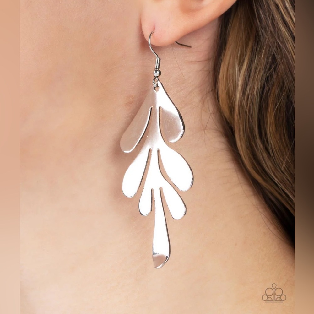 Paparazzi Shimmering Silver Leaf Earrings